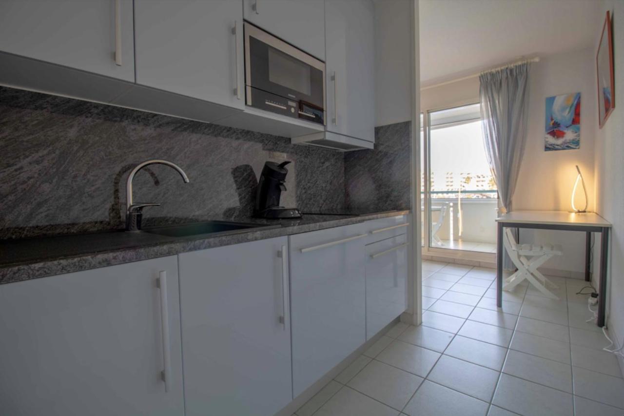 Apartment With Balcony And View On The Port Fréjus Εξωτερικό φωτογραφία