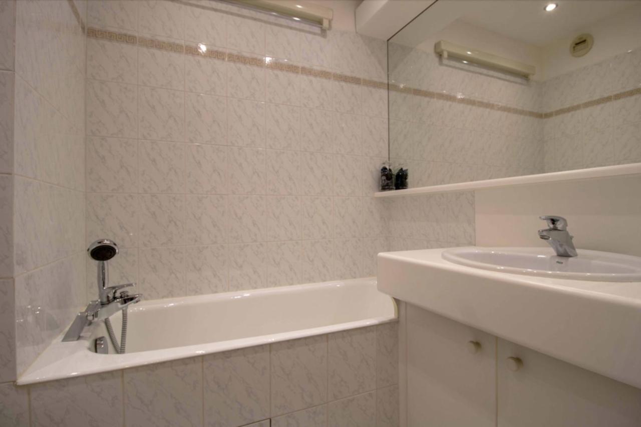 Apartment With Balcony And View On The Port Fréjus Εξωτερικό φωτογραφία